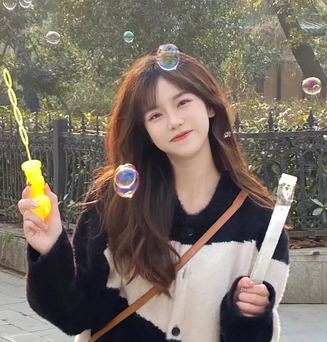 眼神阳光的男孩